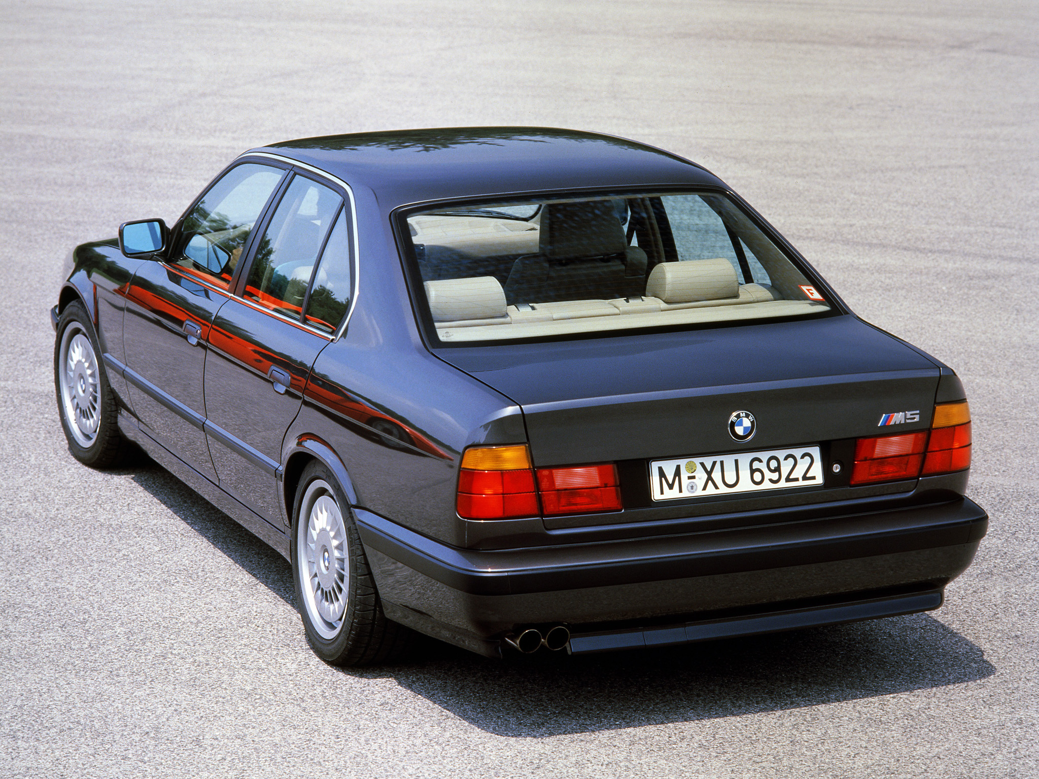 BMW M5 i generation E34. Kanske är den märkets snyggaste sedankaross någonsin?!