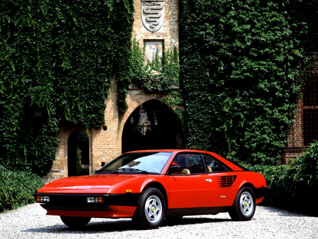 Ferrari Mondial 8, den första versionen av Ferraris mittmotoriserade fyrsitsare. 