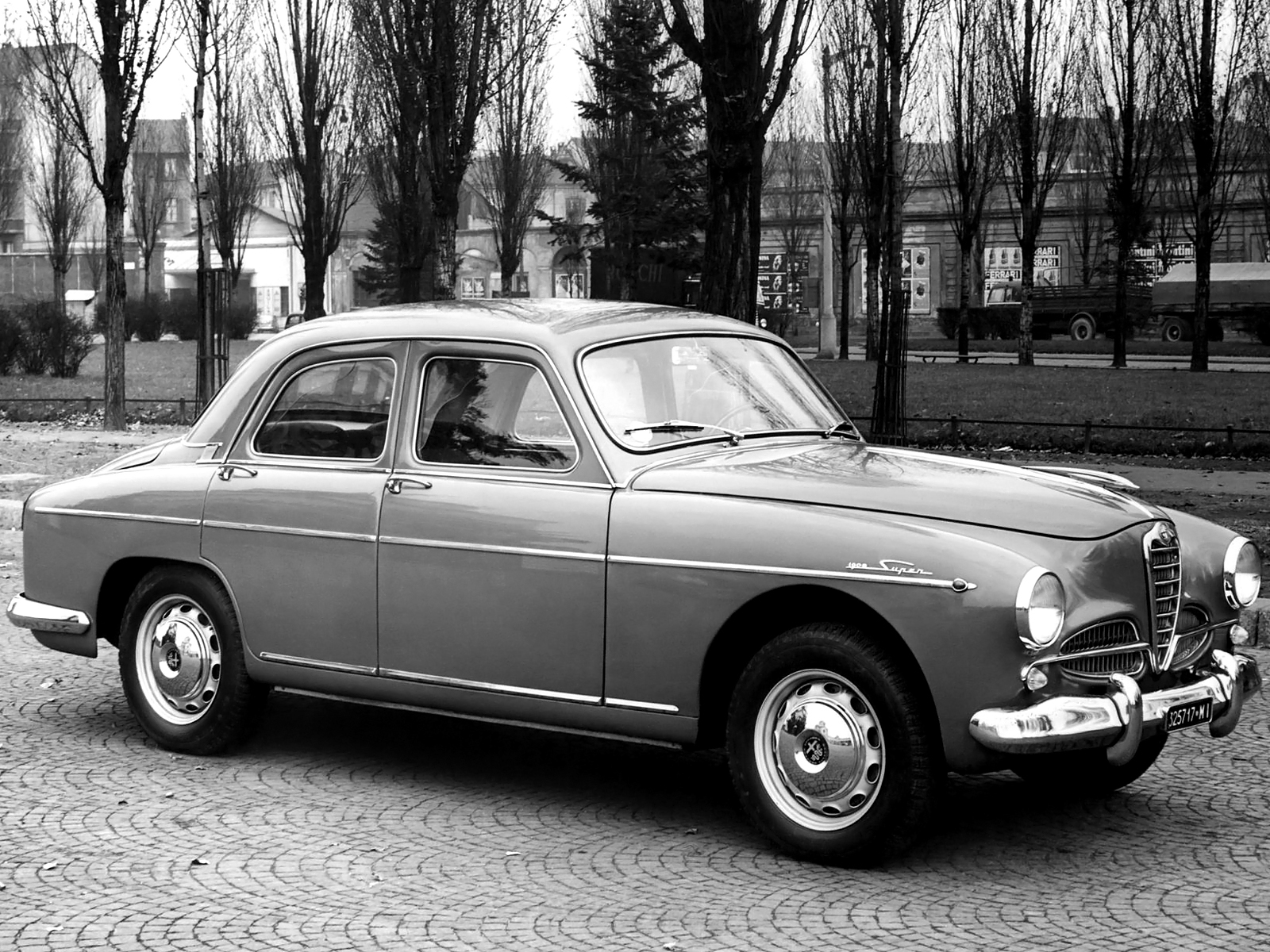 Alfa 1900, bilen som ledde nytändningen och utvecklingen mot folkligare bilar efter andra världskriget. 