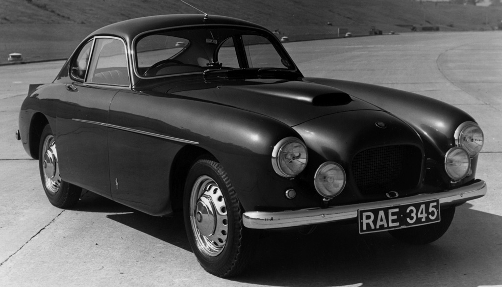 Med den sportiga Bristol 404 från 1953 började märkets bilar få en egen identitet. Men fortfarande den raka lilla BMW-sexan under huven.