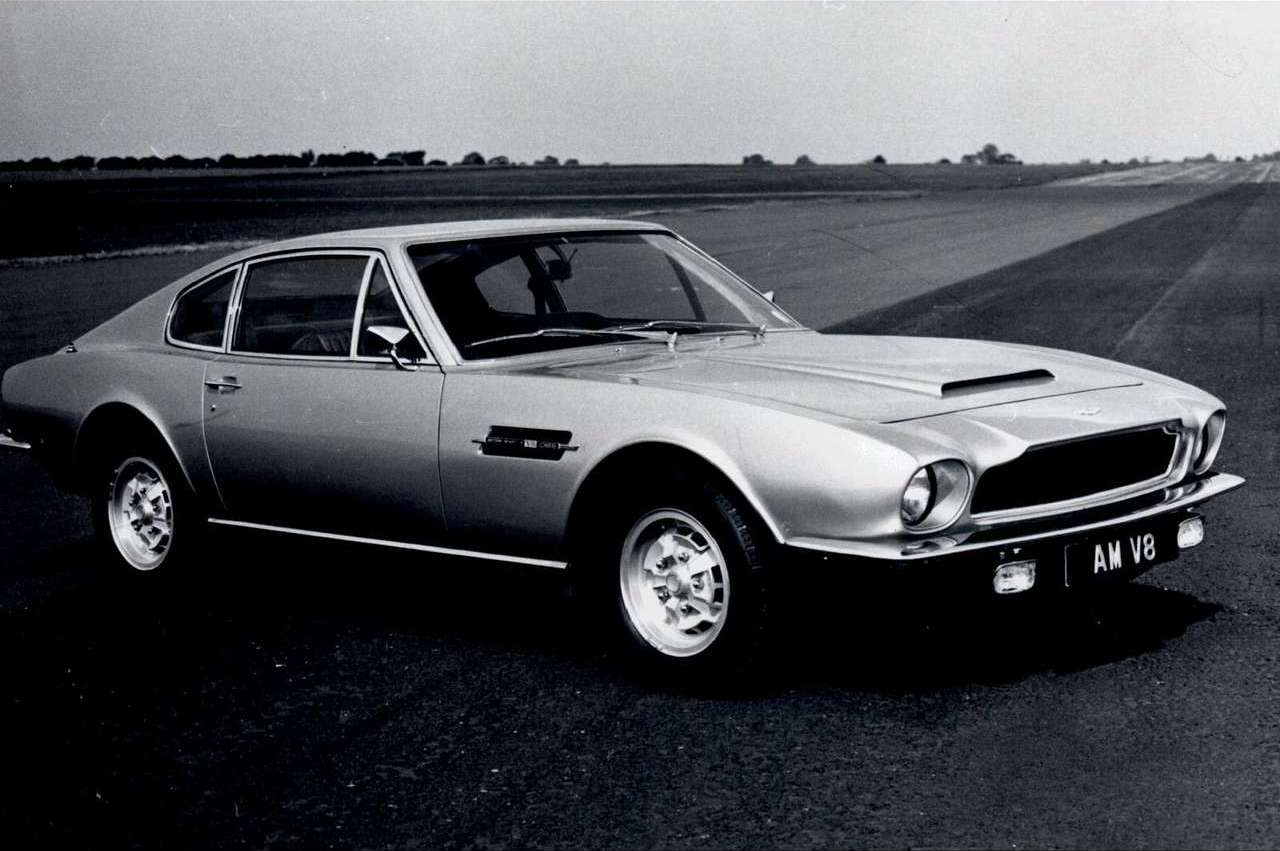 En tidig Aston Martin V8 Coupé, premiär 1972. 