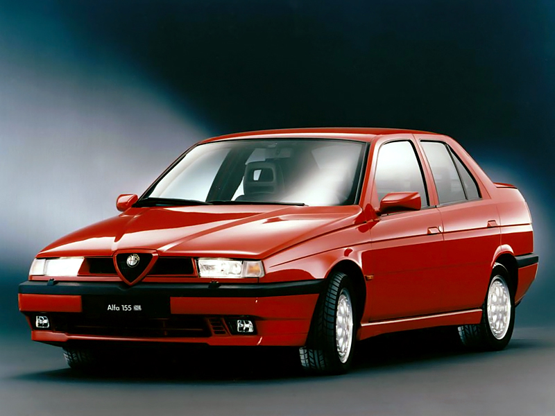 Alfa 155 med premiär 1992. En betydligt mer slätstruken karaktär än den utgående 75:an, formmässigt såväl som tekniskt. Under skalet fanns en framhjulsdriven Fiat Tempra. 