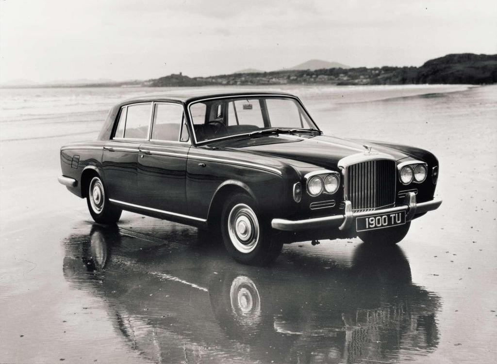 Bentley T-serie var samma bil som Rolls Royce Silver Shadow och tillverkades mellan 1965 och -81. På bilden en tidig T1 med 6,2-liters V8. 