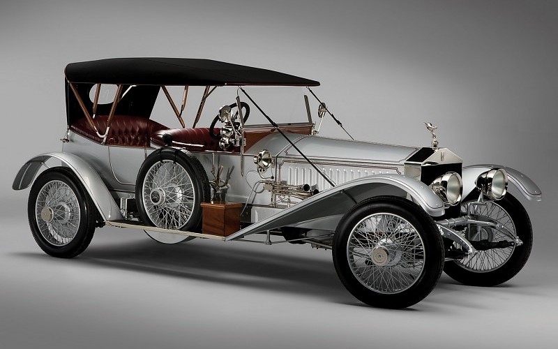 Rolls Royce Ghost visades 1906. Den första massproducerade Rollsen.