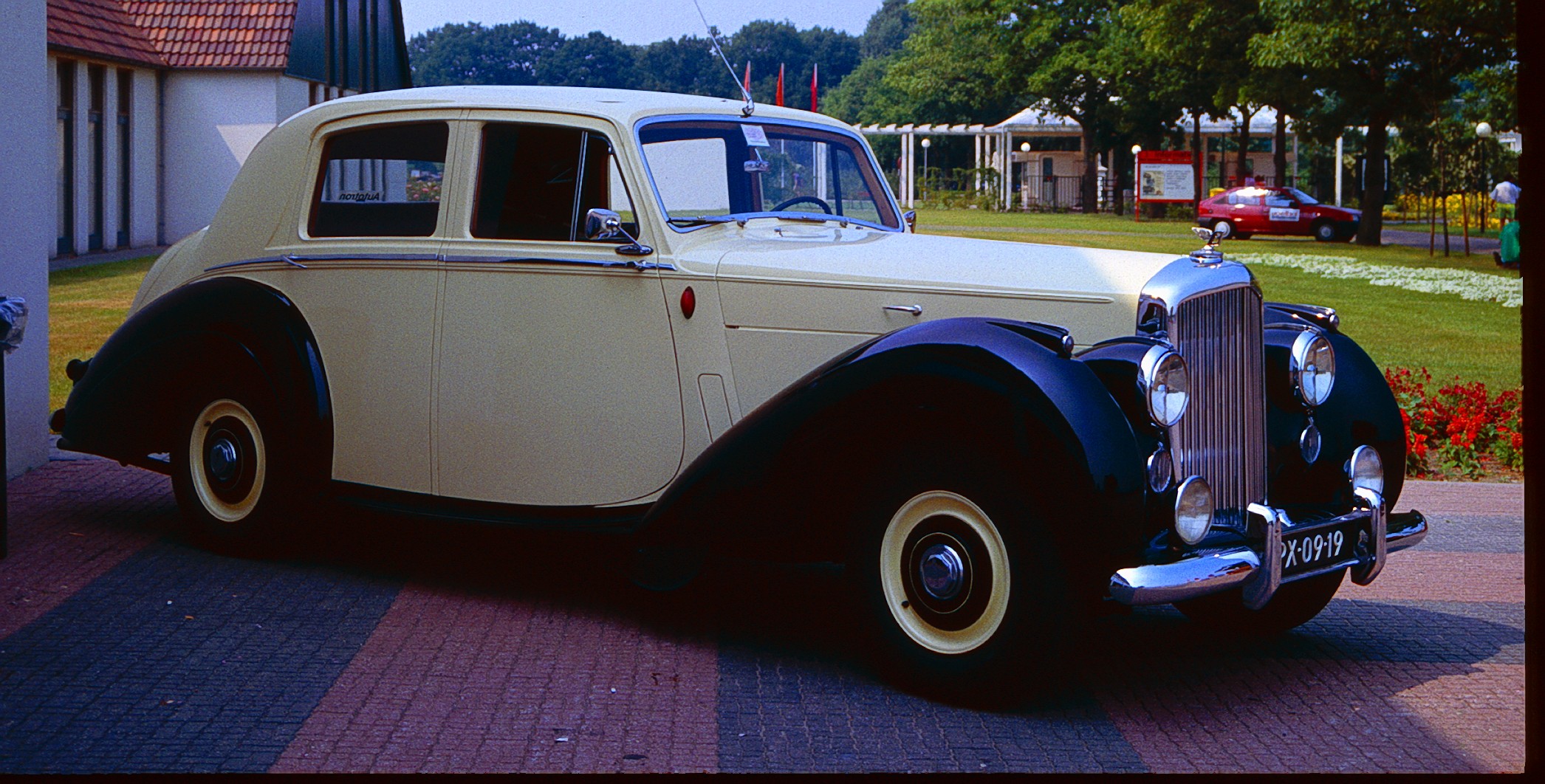 Bentley Mark VI var först ut av Rolls Royce efterkrigsbilar under 1946. 